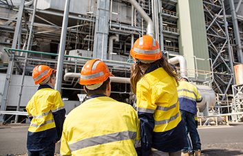 Families tour Kogan Creek Power Station